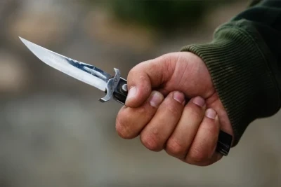 Sumqayıtda kişi barışmaq istəməyən keçmiş arvadına BIÇAQ ÇƏKDİ